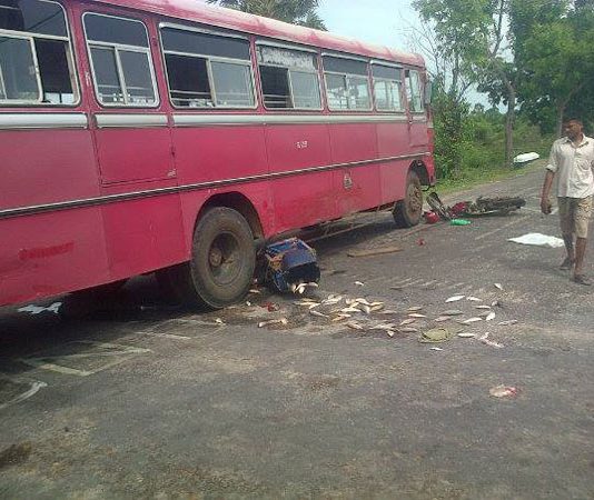 வல்லையில் பஸ் – மோட்டார் வண்டி விபத்து