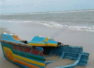 காணாமல் போன படகு உடைந்த நிலையில் அக்கரையில் கண்டு பிடிப்பு